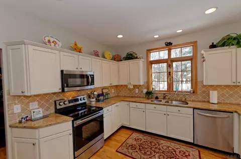 62 Mann Blvd, Clifton Park, NY 12065 photo 8