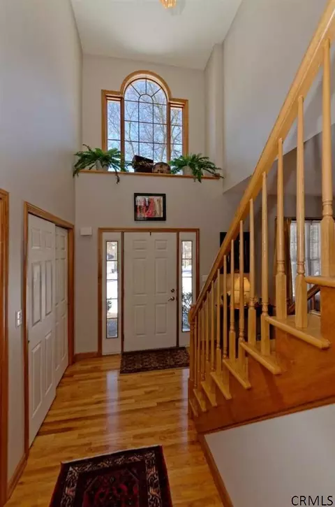 62 Mann Blvd, Clifton Park, NY 12065 photo 2