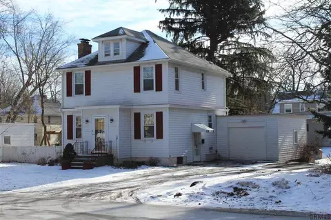 16 Nathaniel Blvd, Delmar, NY 12054 photo 2