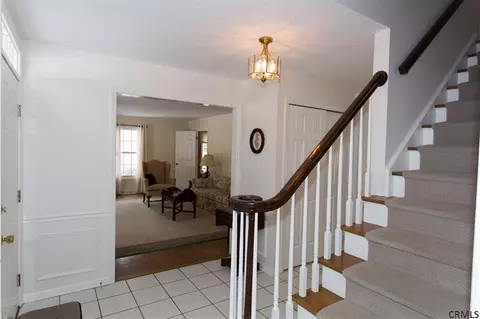 44 Middlesex Dr, Slingerlands, NY 12159 photo 2