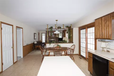 44 Middlesex Dr, Slingerlands, NY 12159 photo 9