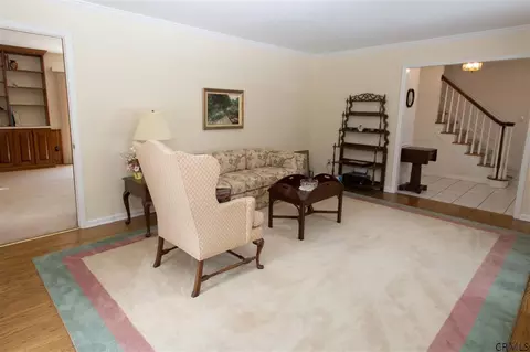 44 Middlesex Dr, Slingerlands, NY 12159 photo 4