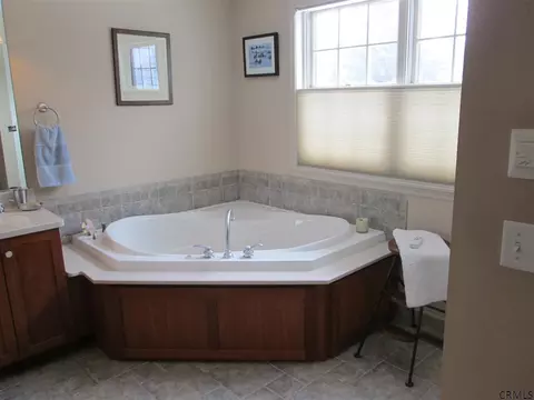 32 Tierney Dr, Delmar, NY 12054 photo 15