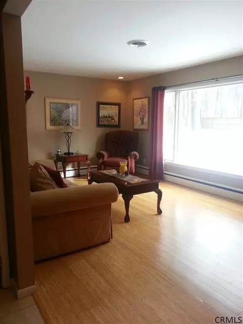 4 Flint Dr, Delmar, NY 12054 photo 2