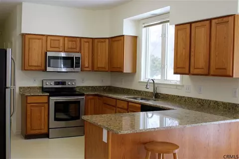 3 Mann Blvd, Clifton Park, NY 12065 photo 4