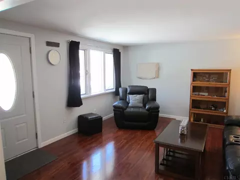 40 Hackett St, Selkirk, NY 12158 photo 3