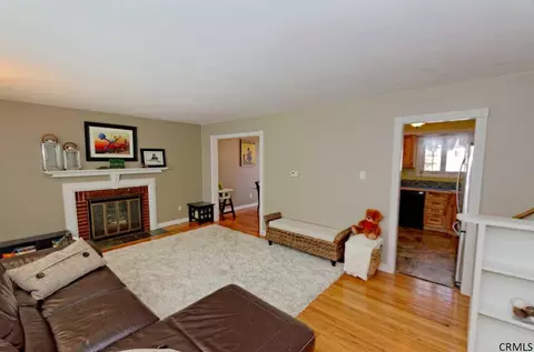 9 Greenock Rd, Delmar, NY 12054 photo 4