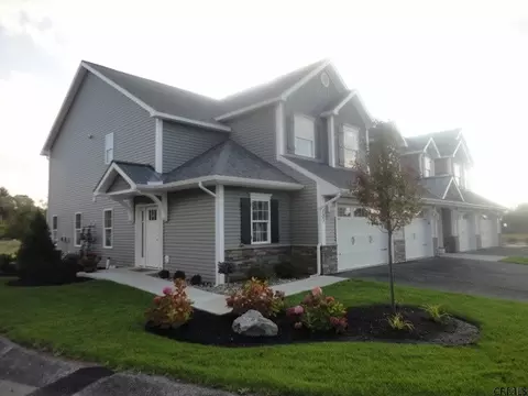 20 Ariana Ct, Delmar, NY 12054 photo 2