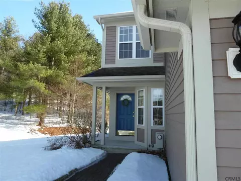 21 Devon Ct, Voorheesville, NY 12186 photo 2