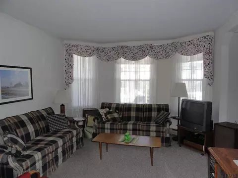 1037 Baker Ave, Schenectady, NY 12309 photo 3