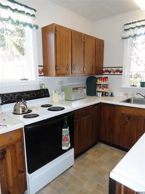 1037 Baker Ave, Schenectady, NY 12309 photo 9