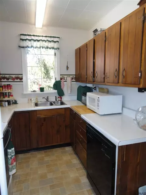 1037 Baker Ave, Schenectady, NY 12309 photo 7
