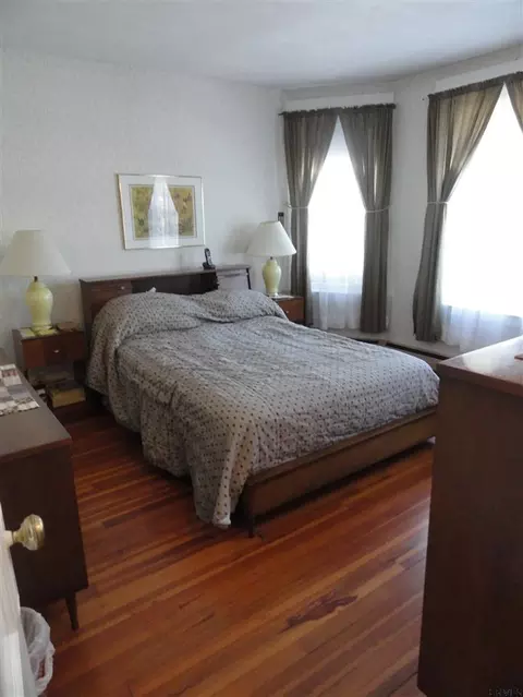 1037 Baker Ave, Schenectady, NY 12309 photo 12