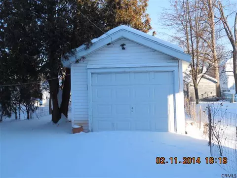 413 Arthur St, Schenectady, NY 12306 photo 3