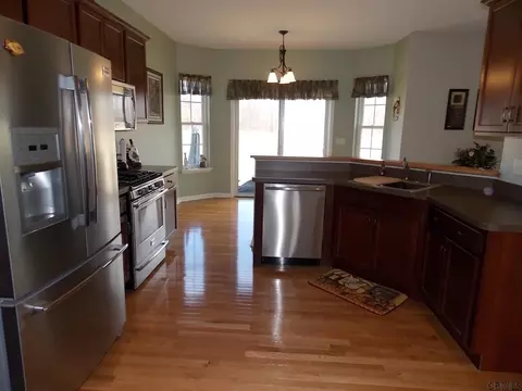 80 Sheldon Dr, Mechanicville, NY 12118 photo 2