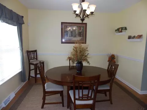 80 Sheldon Dr, Mechanicville, NY 12118 photo 8