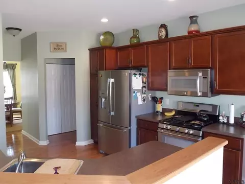 80 Sheldon Dr, Mechanicville, NY 12118 photo 4