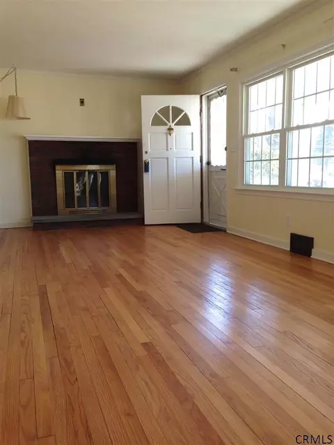 2 Wiggand Dr, Glenmont, NY 12077 photo 2