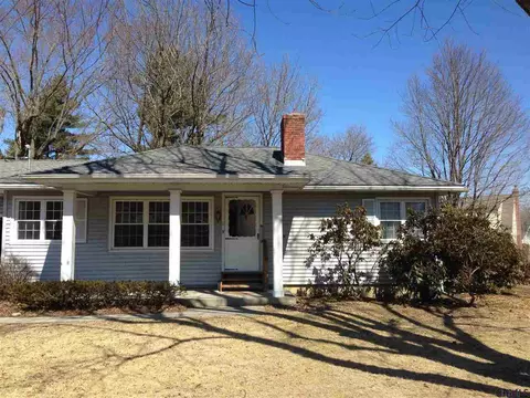 2 Wiggand Dr, Glenmont, NY 12077 photo 1