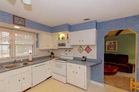 3 E Bayberry Rd, Glenmont, NY 12077 photo 6