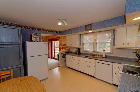 3 E Bayberry Rd, Glenmont, NY 12077 photo 5
