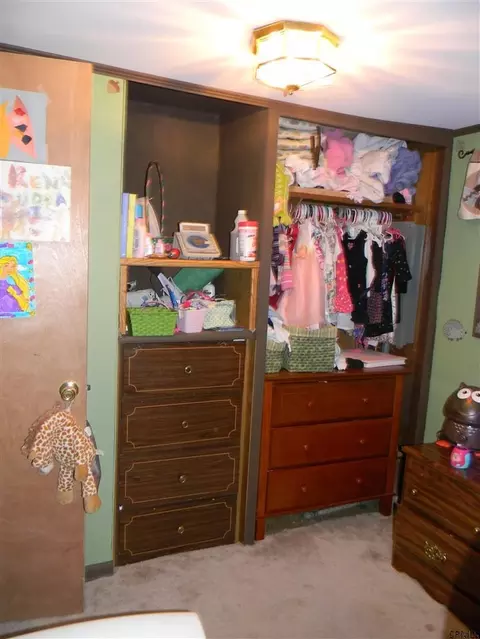 328 Smith Rd, Amsterdam, NY 12010 photo 3