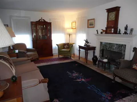 32 Brookside Dr, Saratoga Springs, NY 12866 photo 9