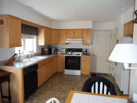 32 Brookside Dr, Saratoga Springs, NY 12866 photo 5