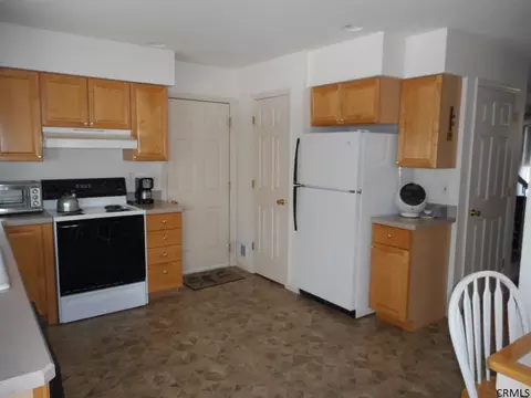 32 Brookside Dr, Saratoga Springs, NY 12866 photo 6