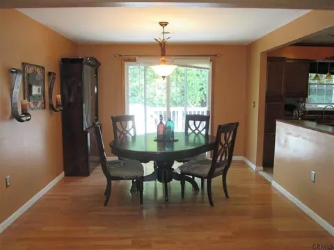 8 Elm Pl, Albany, NY 12203 photo 3
