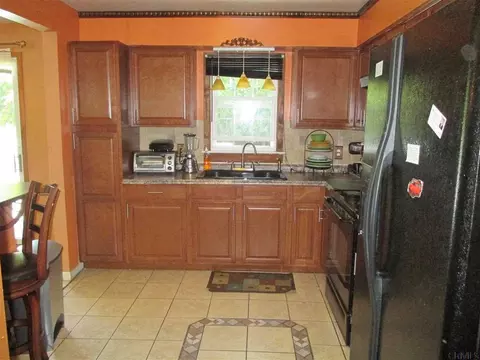 8 Elm Pl, Albany, NY 12203 photo 6