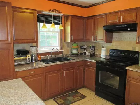 8 Elm Pl, Albany, NY 12203 photo 5