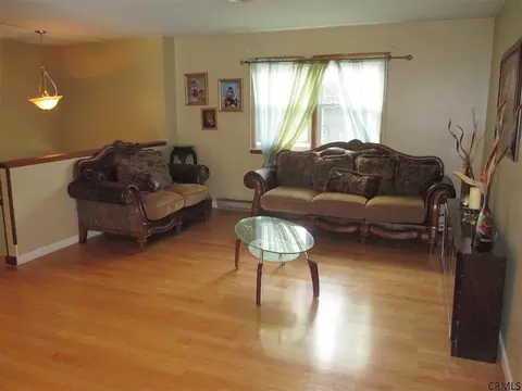 8 Elm Pl, Albany, NY 12203 photo 2