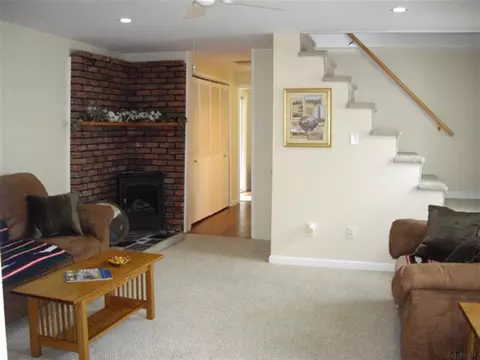 103 4th St, Saratoga Springs, NY 12866 photo 5