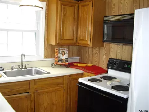 103 4th St, Saratoga Springs, NY 12866 photo 4