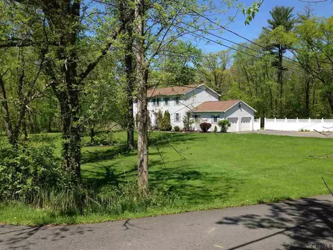 11 Hoffman St, Selkirk, NY 12158 photo 5