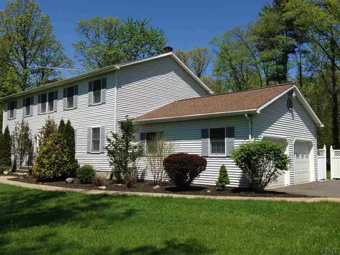 11 Hoffman St, Selkirk, NY 12158 photo 3