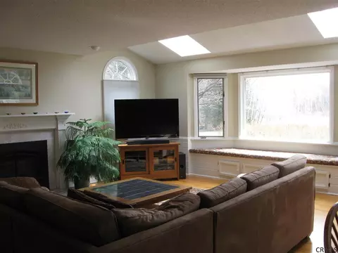 31 Wander Ct, Glenmont, NY 12077 photo 11