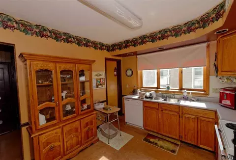 1145 Eastern Ave, Schenectady, NY 12308 photo 6