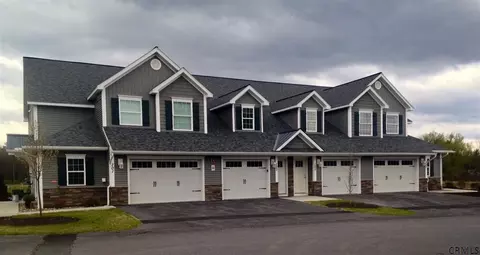 118 Paddock Cir, Schenectady, NY 12306 photo 2