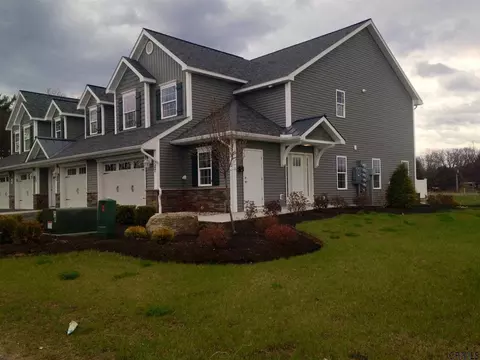 118 Paddock Cir, Schenectady, NY 12306 photo 1