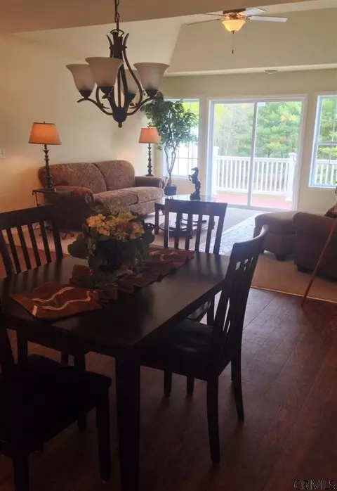 118 Paddock Cir, Schenectady, NY 12306 photo 4