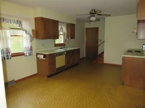 6 Wallace Dr, Delmar, NY 12054 photo 4