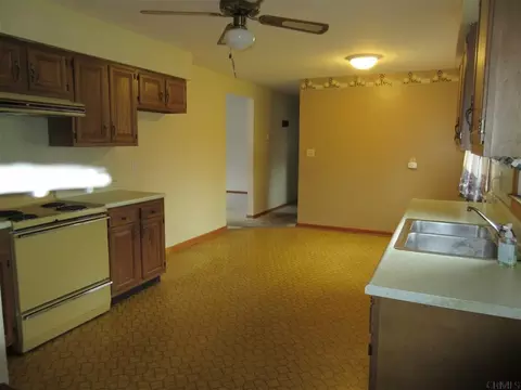 6 Wallace Dr, Delmar, NY 12054 photo 5