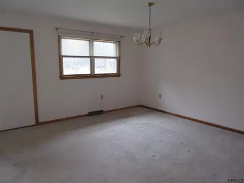 6 Wallace Dr, Delmar, NY 12054 photo 3