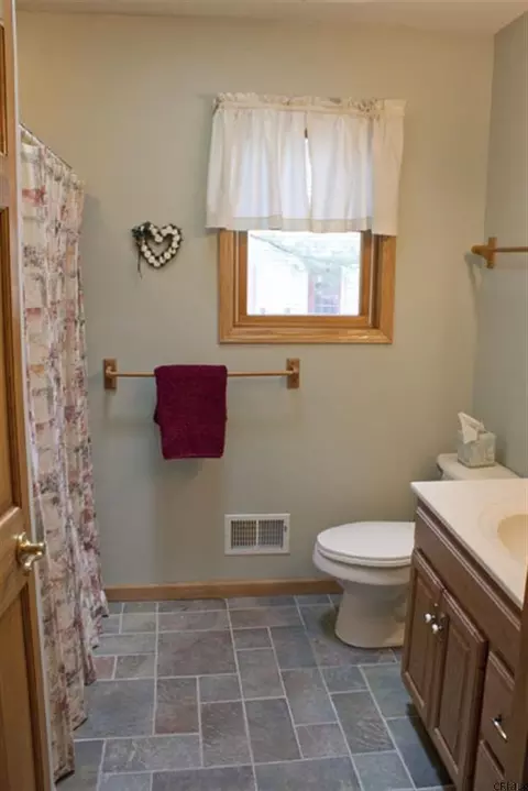 30 Middlesex Dr, Slingerlands, NY 12159 photo 9