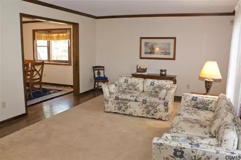 30 Middlesex Dr, Slingerlands, NY 12159 photo 3