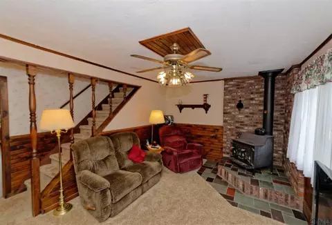 315 Sullivan Rd, Schenectady, NY 12304 photo 4