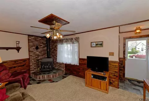 315 Sullivan Rd, Schenectady, NY 12304 photo 5