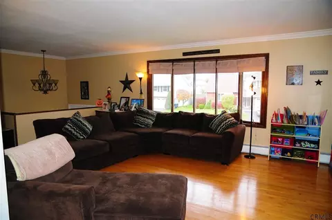3 Colomba Dr, Schenectady, NY 12306 photo 3